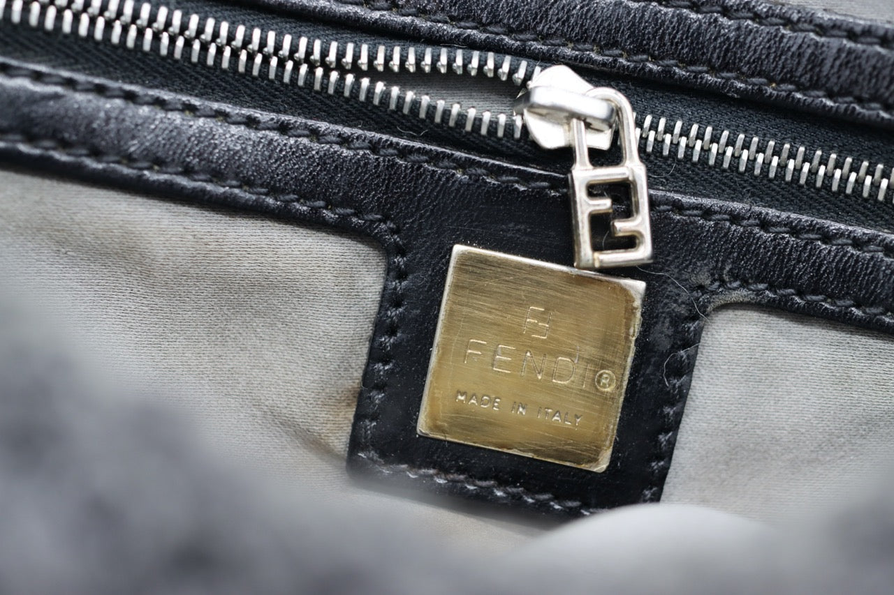 Fendi Gray Knit Crochet Knit Wool Classic Baguette Bag